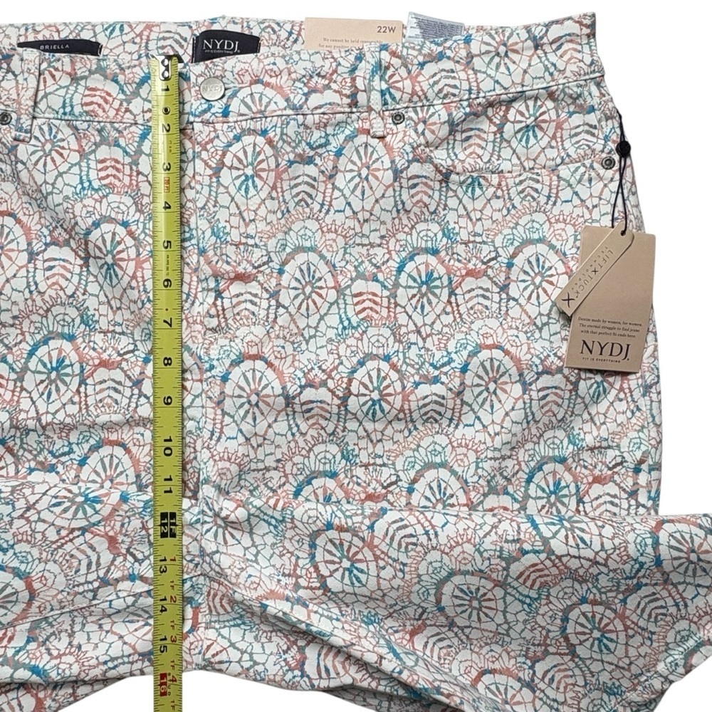 NYDJ Briella Denim Bermuda Shorts Sz 22W Dreamcatcher Print Lift Tuck 5 Pocket - Picture 6 of 13